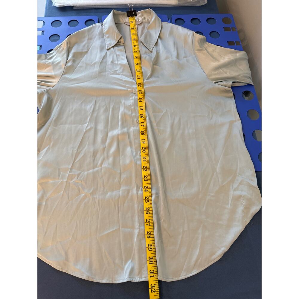 H&M Seafoam Green‎ Silky Button Up V-Neck Top Pre-owned Large - Picture 6 of 10